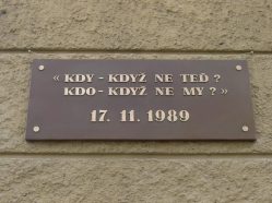 Pamětní deska na Albertově
