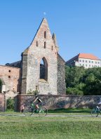 Krajem vína – Na kole a pěšky krajem Alfonse Muchy